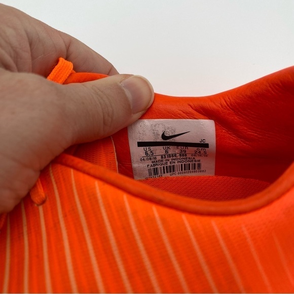 Nike Men's Mercurial Victory Full Lace Up Indoor Soccer‎ Shoes Neon Orange 6.5 - Picture 7 of 10